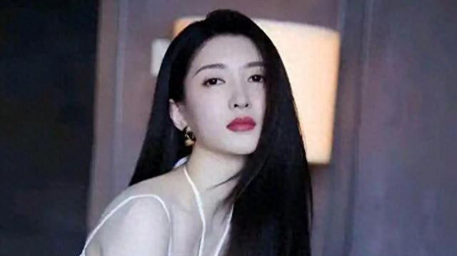 女星素颜名场面！张予曦瘆人，江疏影像大妈，朱珠丑到认不出