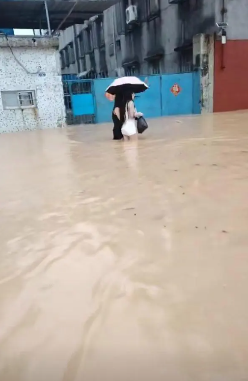 这水这么脏，会长什么病？