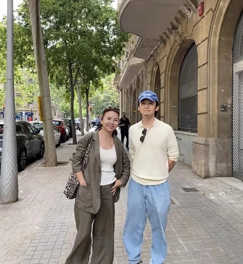 董子健到底多高啊？影视剧里看他瘦瘦小小的，一米六顶天了！今天看到他本人了，挺帅的