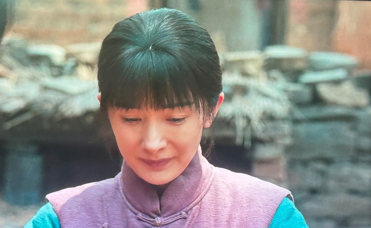《万生物》剧组难道是经费有限，杨幂的假发套有点太假了！