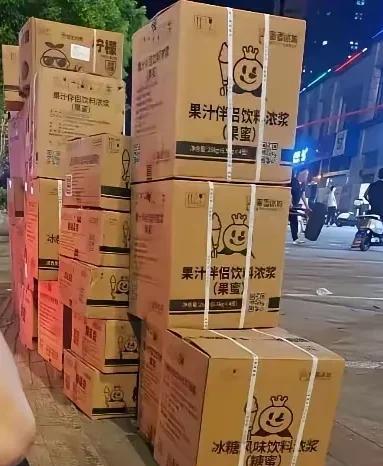 奶茶的发明者真是个商业奇才，
带动了千亿级市场！