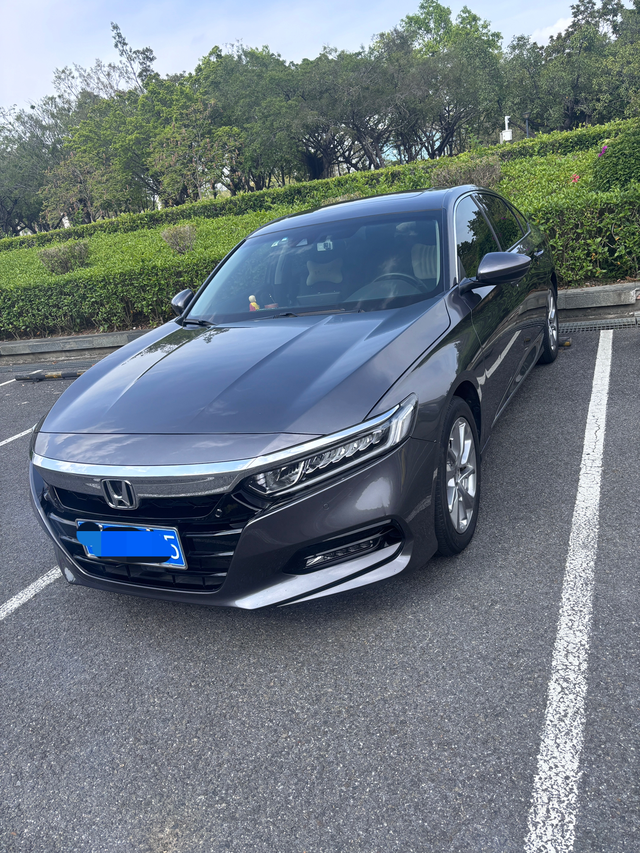 陪伴我4年多的太空银雅阁
正常保养，唯一就是没换变速箱油。里程7万多公里