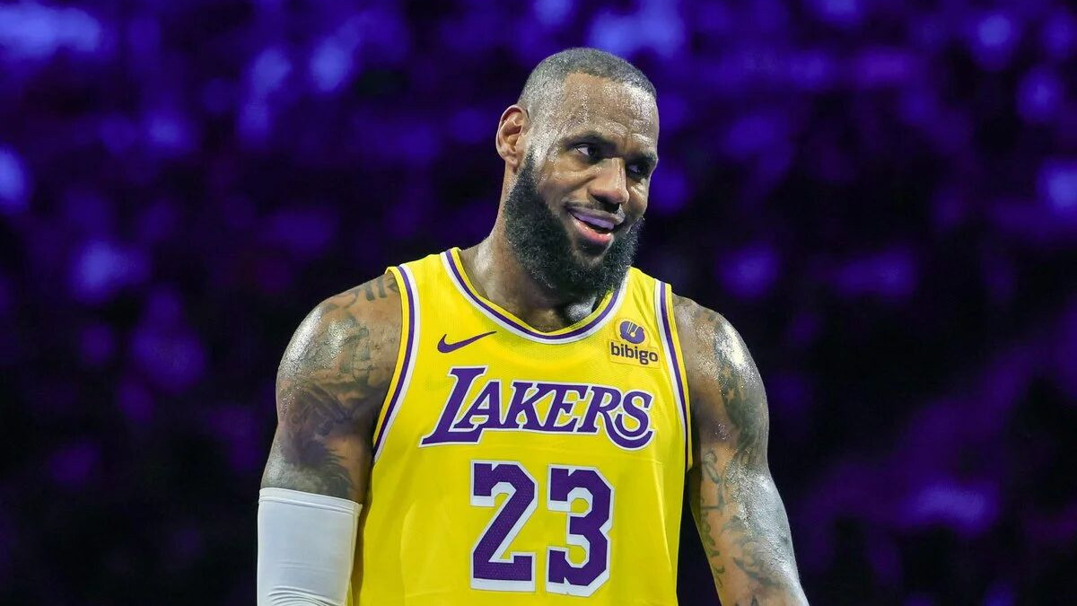 单场4扣篮！詹姆斯越打越好，湖人还需如何调整？