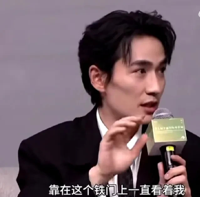 朱一龙让人忍不住想笑











难以抑制想笑的冲动！怎么回事？我每次