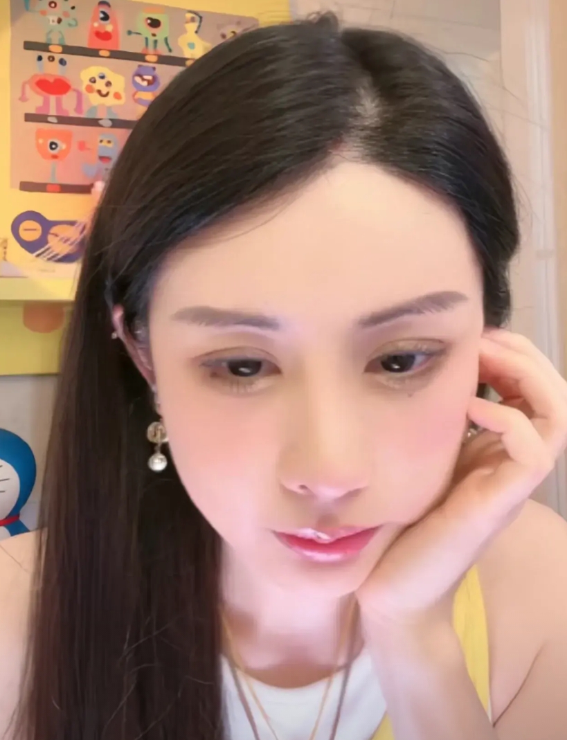 有句话我一直不敢说

就韦雪这个手段这个容貌这个出身

能在网络上走到这个阶段