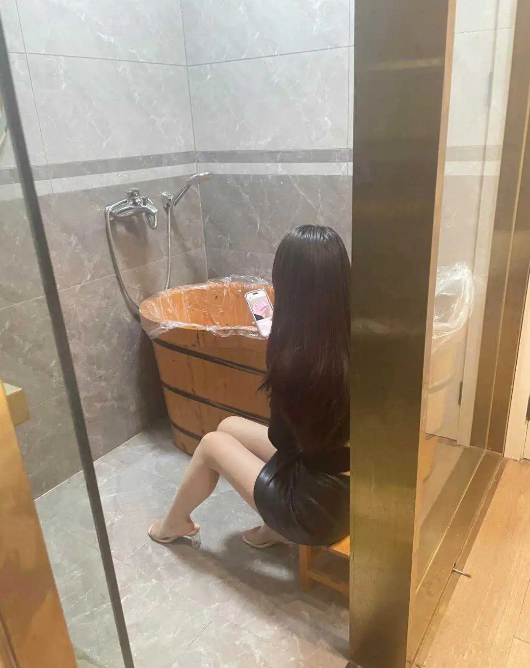 每次一发工资，都会大手大脚的花钱。
