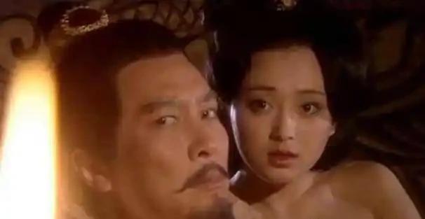 626年，李世民闯进弟弟李元吉的寝宫，将杨氏拦腰抱起。杨氏抵死挣扎：“秦王，我可