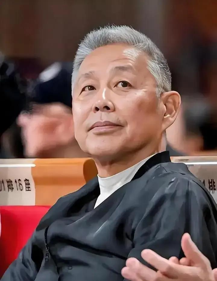 会调情的男人，永远让女人上瘾。



这并非夸大其词，而是源于一种巧妙的沟通技巧