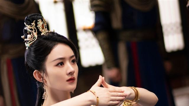 从清纯可爱到优雅大气，赵丽颖用演技与美丽征服观众