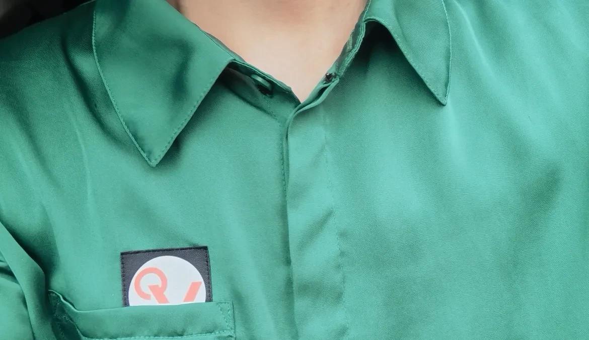今天，我穿的绿色衬衣[可爱]