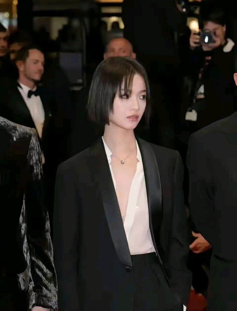 这么年轻就当上影后了，以后这不得横着走