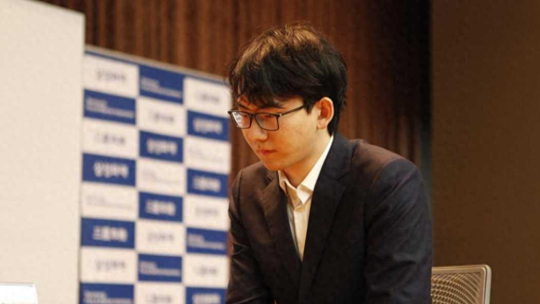 丁浩/周泓余夺中日韩混双冠军 申真谞半目力克廖元赫 许家元胜