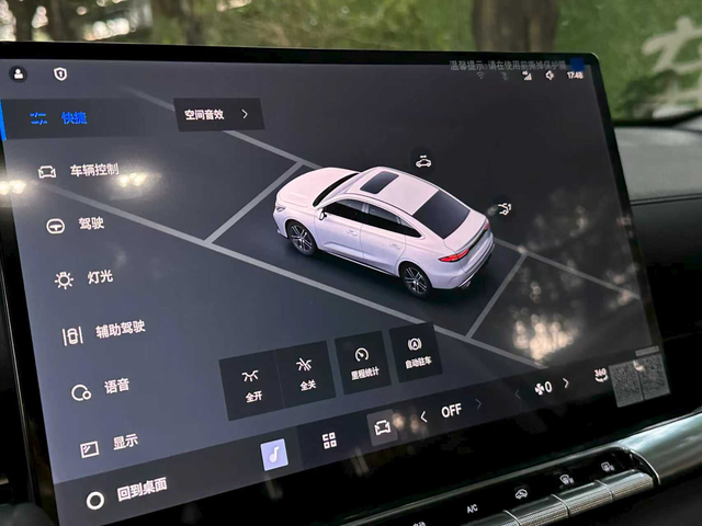 车上现在能显示的东西越来越多
就算是一台油车，确实也能显示很多东西，之前我们以为