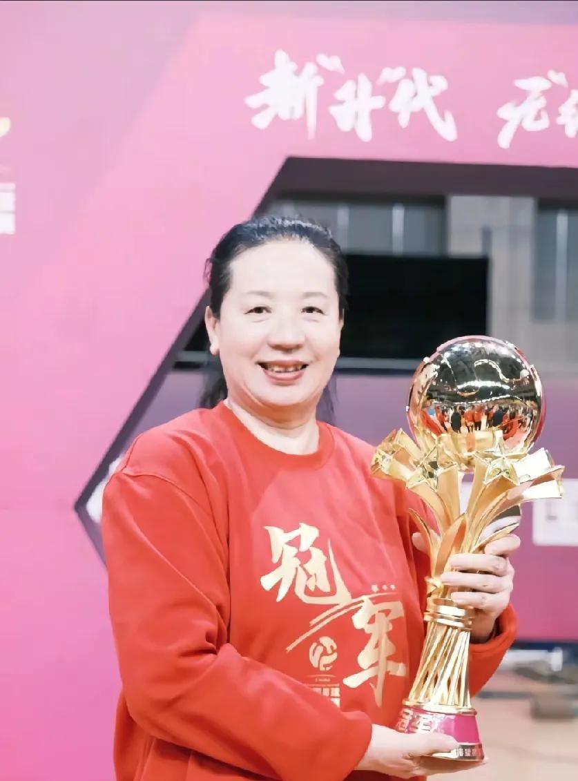 江苏女排的厉害之处也是“请进来”。江苏没有像天津这样“走出去”到访土耳其，却以“