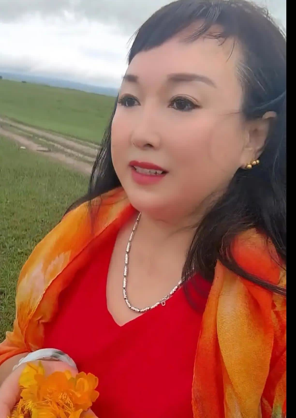 在“以瘦为美”的观念下，不少微胖女生陷入身材焦虑，甚至被迫减肥。但美真的有标准吗