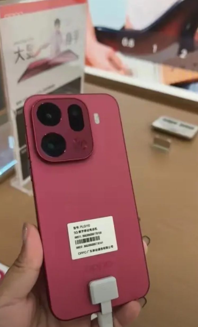 我发现OPPO每次的旗舰机很多配置无论如何拉满，但是基本都要有一项配置要拉胯了，