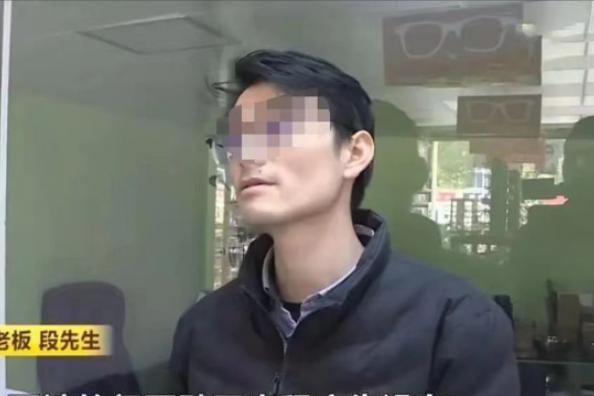 白嫖上瘾了！2023年，湖南长沙，女房东见男子老实，逐年涨租，男子为了生意，忍气