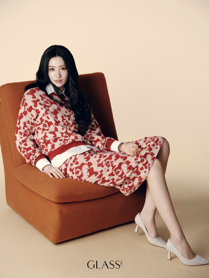 王楚然新春GLASS中文版杂志封面预告
期待解锁GLASS的封面正片