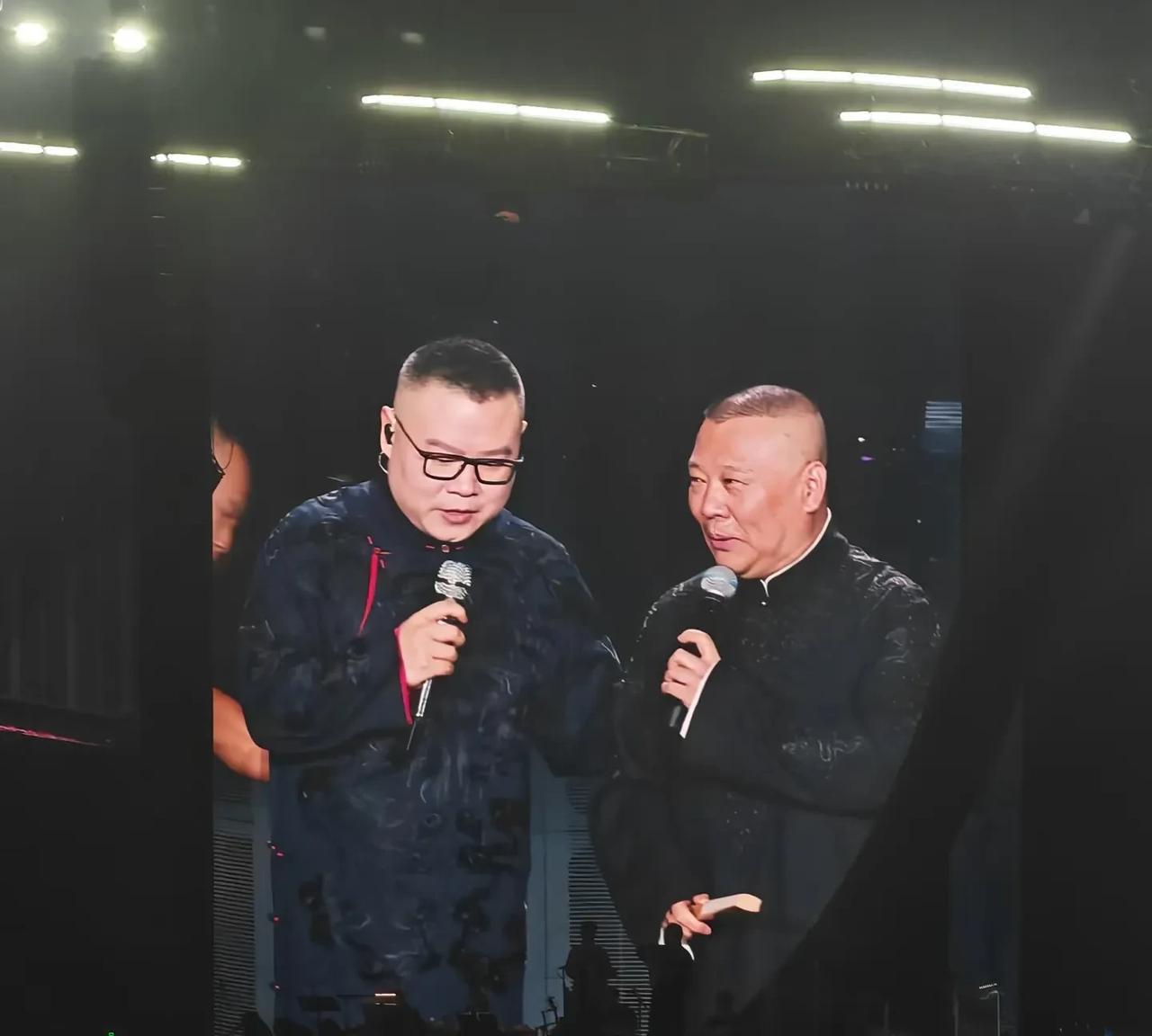 岳云鹏演唱会，郭德纲去了，我不意外
他与孙越现场说相声，我也不意外。
让我最意外