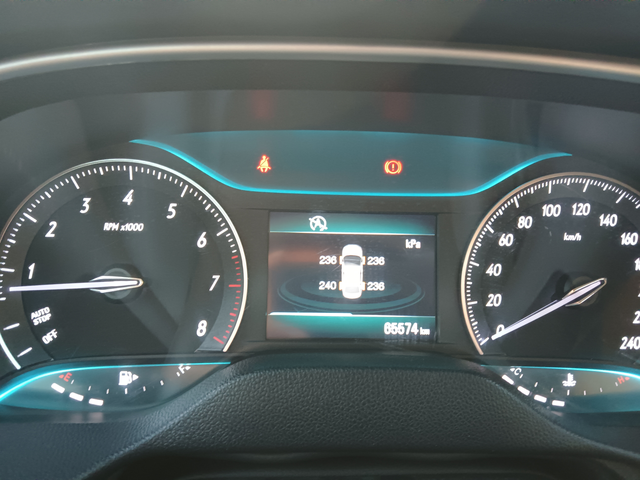 这个胎压高吗
大哥们看看这个胎压高吗？过巅波路面车子有点跳