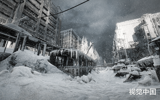 零下十二度我在家御寒，有人在业主群说：我来自2028年，这不是普通的雪灾，三天后气温会跌破零下六十度