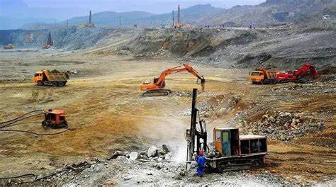 中国加大稀土管控力度让西方发出”尖锐爆鸣“，但要我说他们喊得太早了，重还有好几张