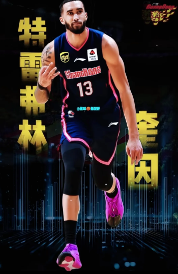 广东的热议小外援。
魔术队的奎因在家里正跟老婆唉声叹气，原因是想提点薪水，结果换