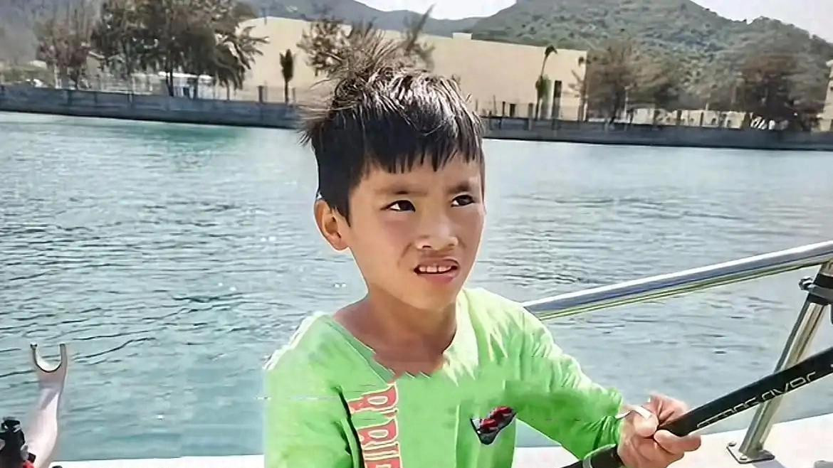 小孩哥出海钓鱼后续，惨遭父亲抽哭，细思这背后是教育还是虐待？