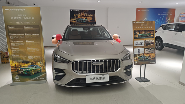 这个定位直接把A级车的桌子给掀了
不知道大伙看到这个定价的时候是什么反应，我反正