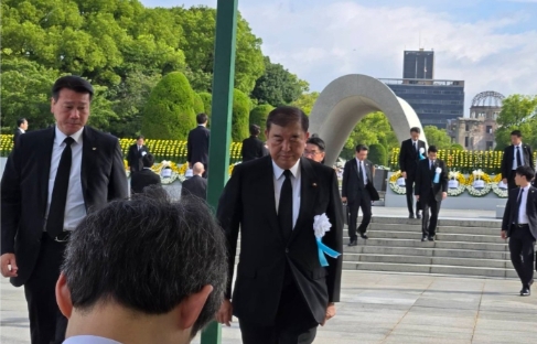 石破茂在广岛发表讲话，就是不谈日本为啥被原子弹轰炸
 
今年的8月6日，是日本广