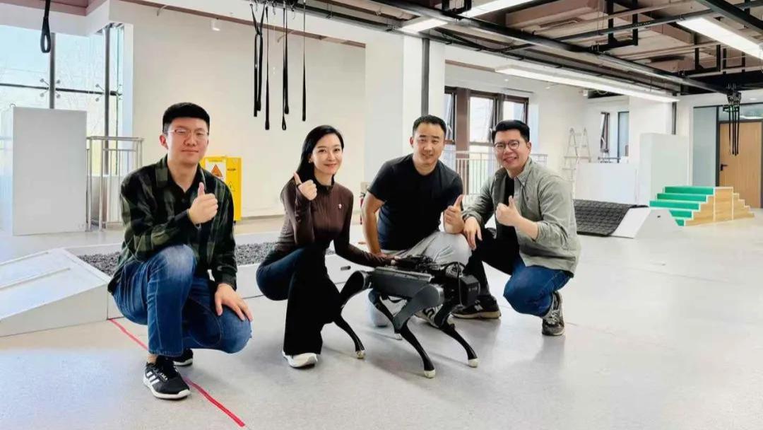 嘉宾商学创办人吴婷一行走访维他动力机器人公司