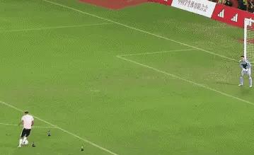 王大雷没有参加东亚杯，原来是去上海与亚马尔参加商业活动了。
王大雷扑出亚马尔的射