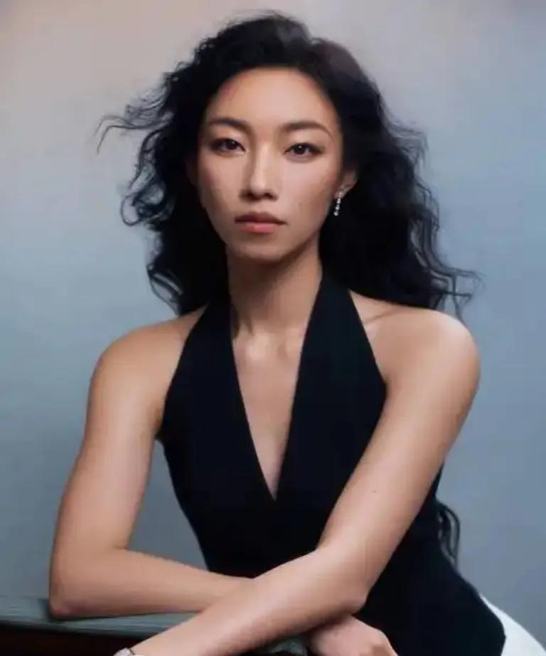 以前总觉得娱乐圈舆情风波就是一阵风，吹吹就过去了，可媒体这次站出来呼吁彻查那尔那