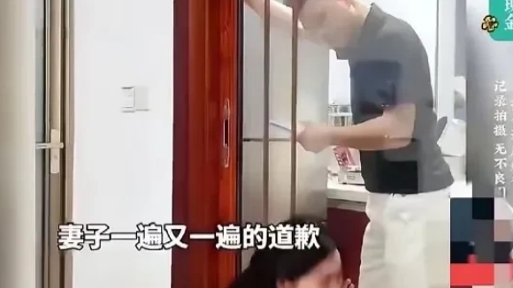 女子骗老公说去闺蜜家住一晚，结果闺蜜当晚刚好来家里找女子，丈夫知道妻子骗了自己后