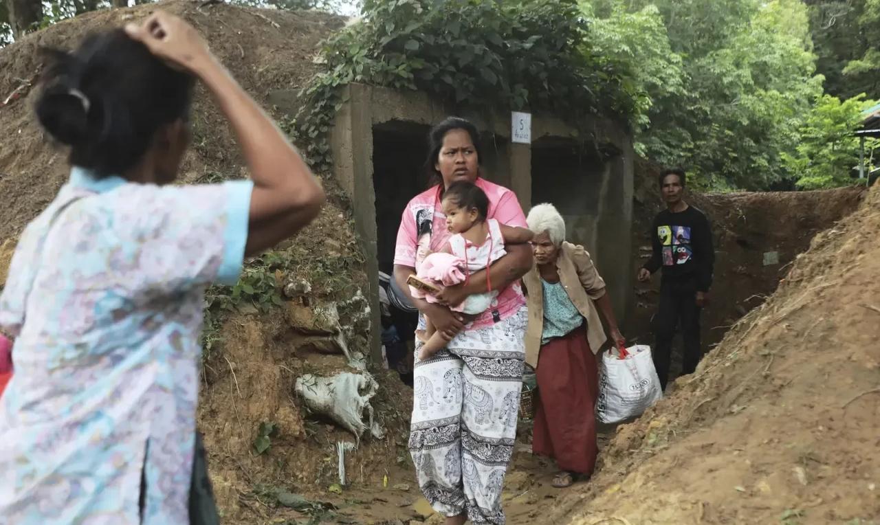 【柬泰冲突专题：泰方指责柬方违反停火】
曼谷时间2025年7月29日，泰国军队副