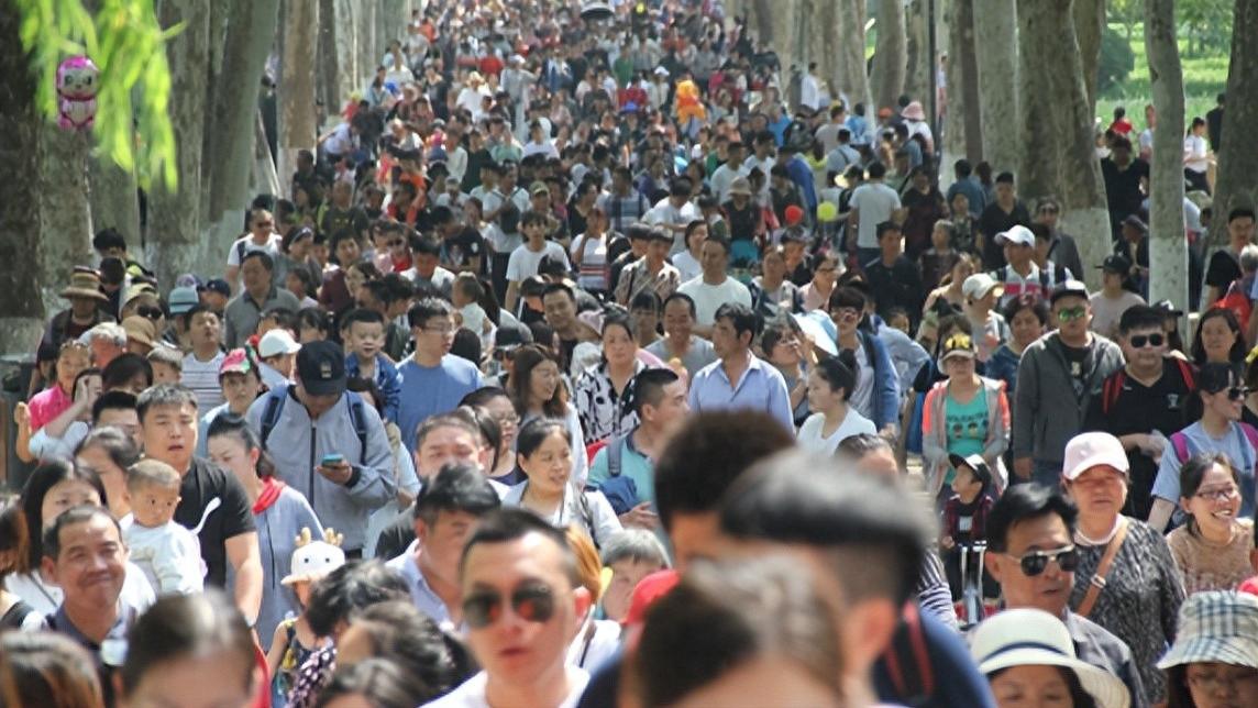 虚假繁荣？五一假期各地景区人山人海，为什么大家却不愿意花钱？