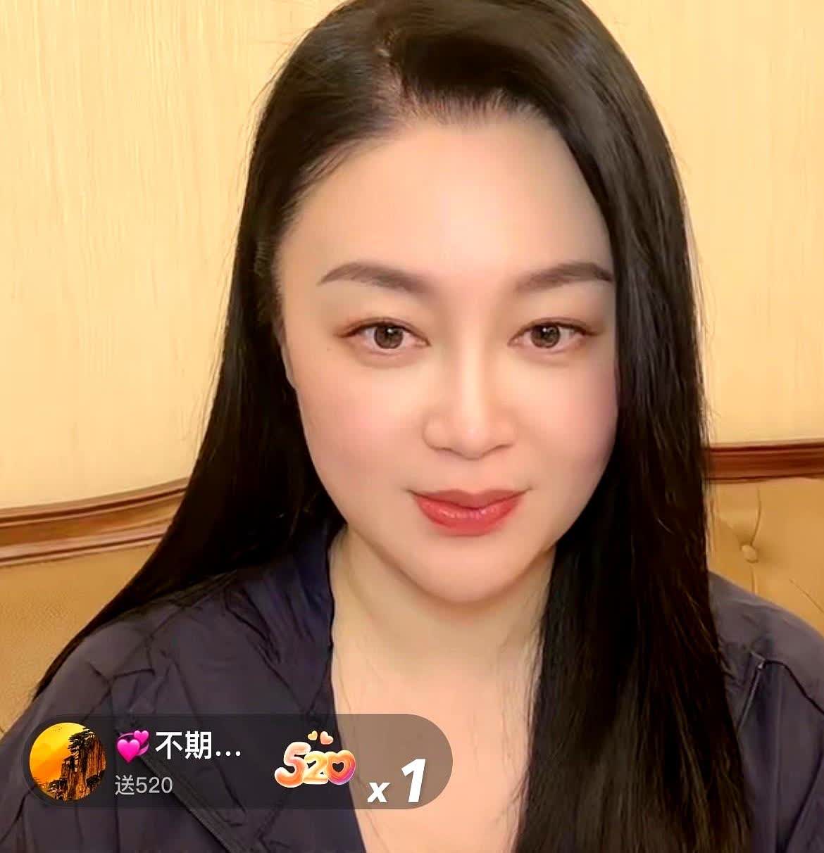 关婷娜白得发光！

5月15日晚上，关婷娜出现在直播间，今晚的关婷娜特别兴奋