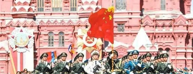 俄罗斯红场阅兵为啥没人敢偷袭











---









