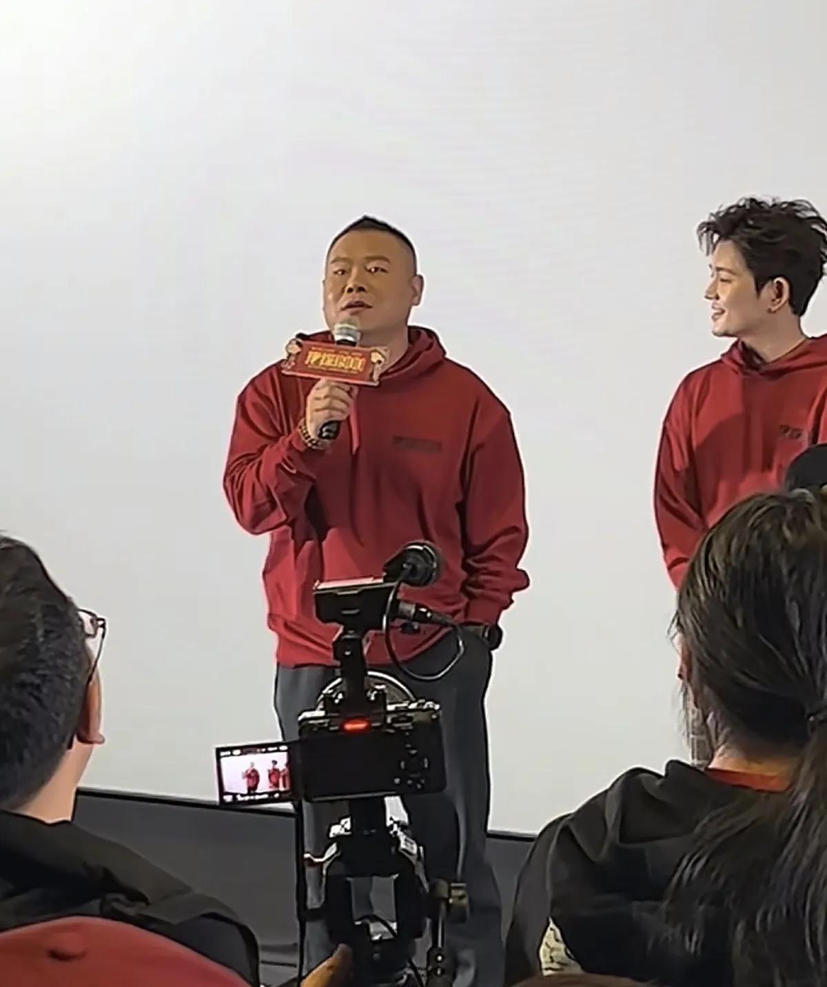 岳云鹏曹鹤阳现身张惠妹鸟巢演唱会：相声名角秒变追星迷弟
当德云社笑匠邂逅华语天后