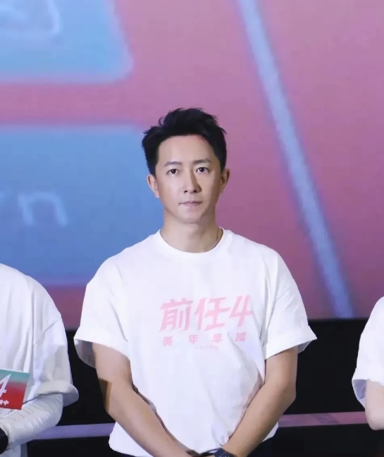 他俩身份上算是一个阶级的，韩庚是上市公司股东，胡静老公（朱兆祥）是当地豪绅。
