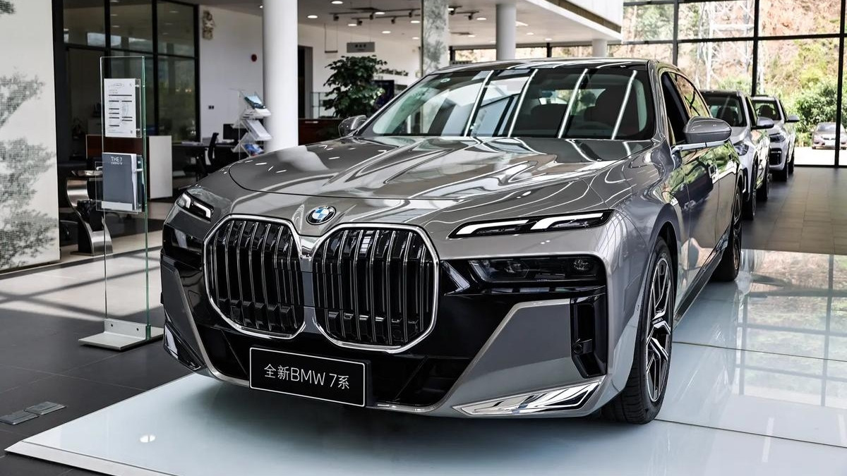 刚进入2026年，宝马就对25款车型进行“官降”，最高降价30万元