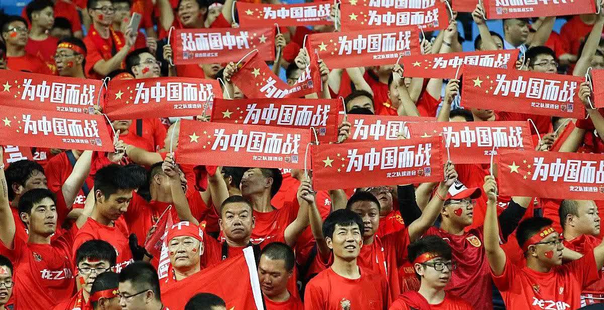 中超联赛死了。
目前耐克、中国平安、青岛啤酒、蒙牛等一系列企业，在谁赞助就抵制
