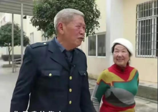 68岁老太不顾家人反对，执意寻找50年前的初恋，见到之后结局令人意外。
想当年，