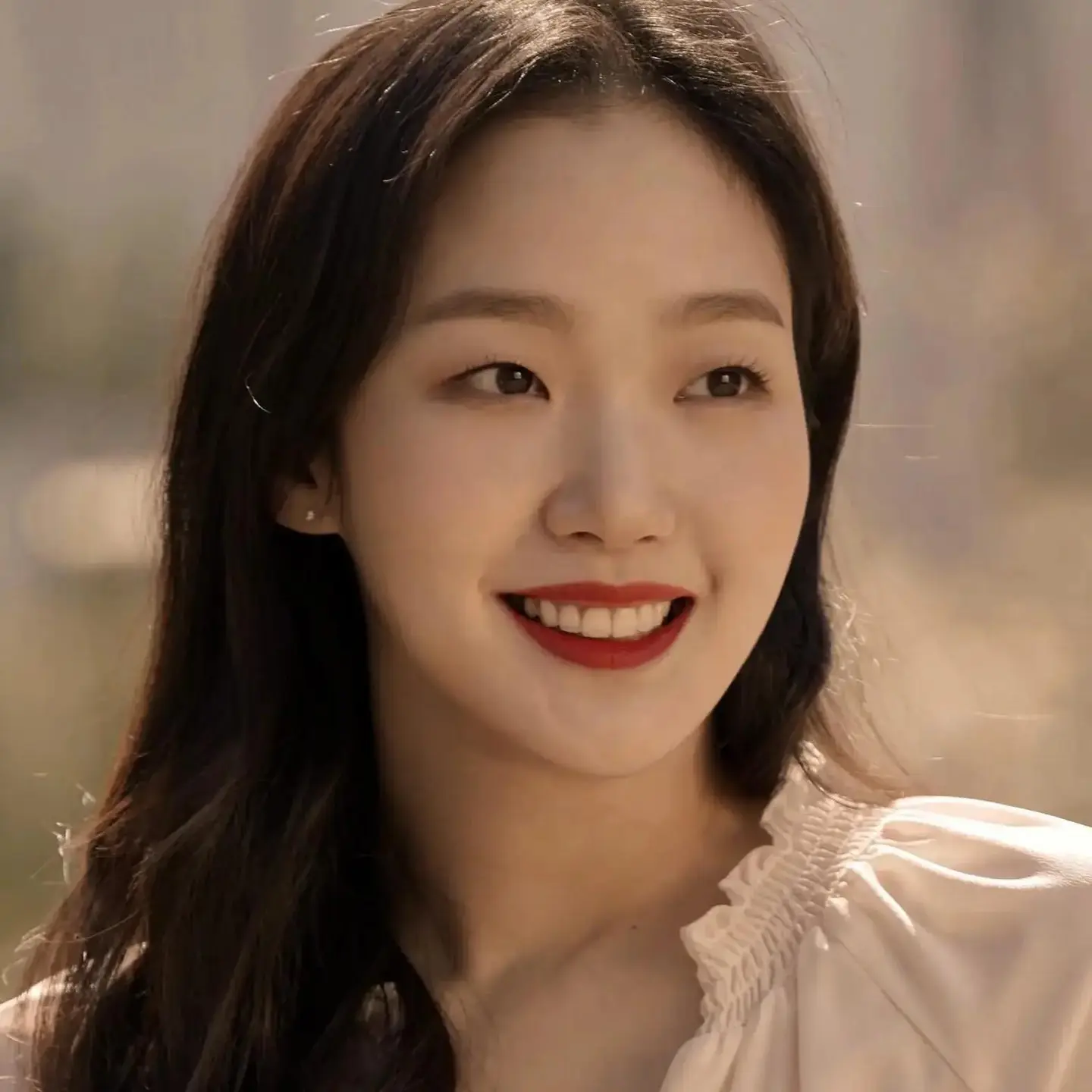 两个在韩国有辨识度的女星，金高银和金敏喜，谁更美?


