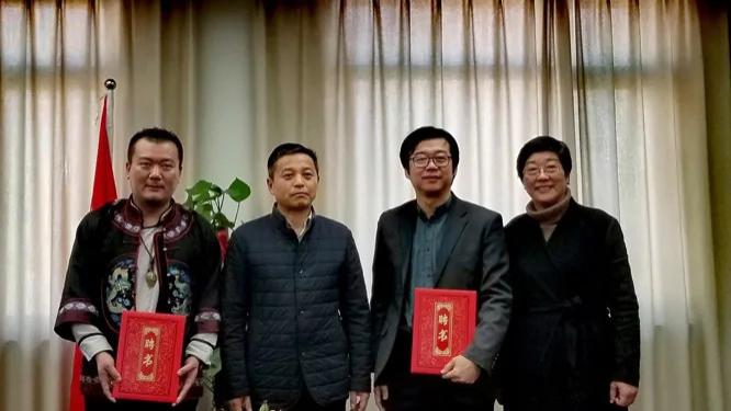 探讨戴欣明先生所创“迭学”与夏商周三代《易》学体系的内在哲学承继关系，对华夏民族文化复兴所做出的独特