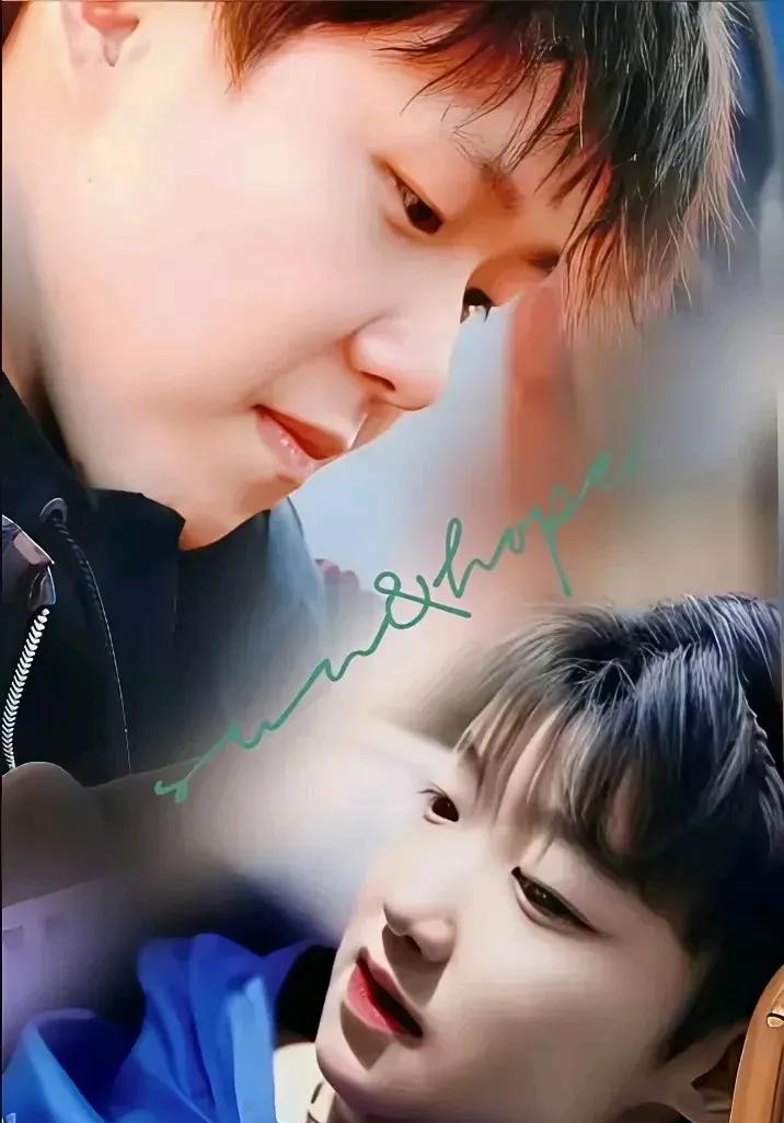 没想到王楚钦还是个如此双标的人，
在跟朱雨玲合影时，
就像是在应付检查，
表情没