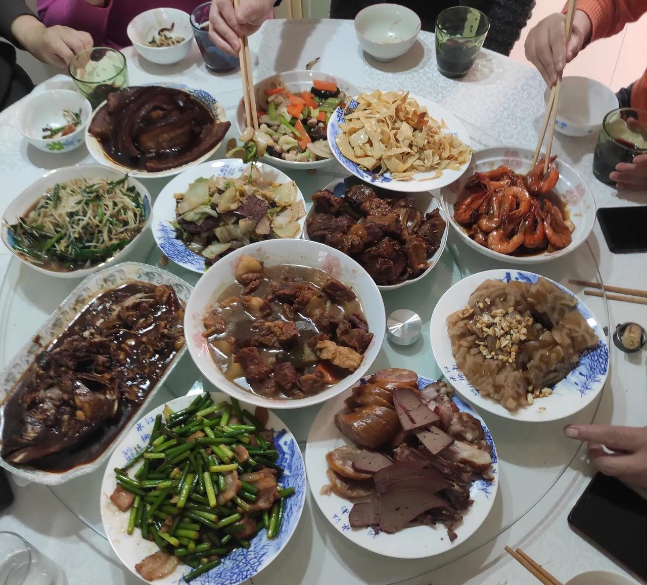 最严“禁酒令”以来，餐饮界的老板们首先撑不住了，熬过了口罩的寒冬，紧跟着就是冰雹