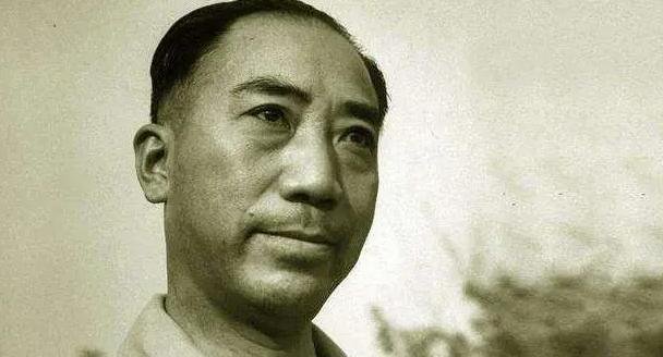 在上个世纪的50年代，毛人凤病入膏肓。妻子非常心疼他，一直陪着他到处治疗，甚至去