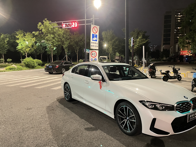 提车第三天
缺点：发动机过热 低速起步顿挫 低速松刹车刹车盘异响严重 地盘偏硬。