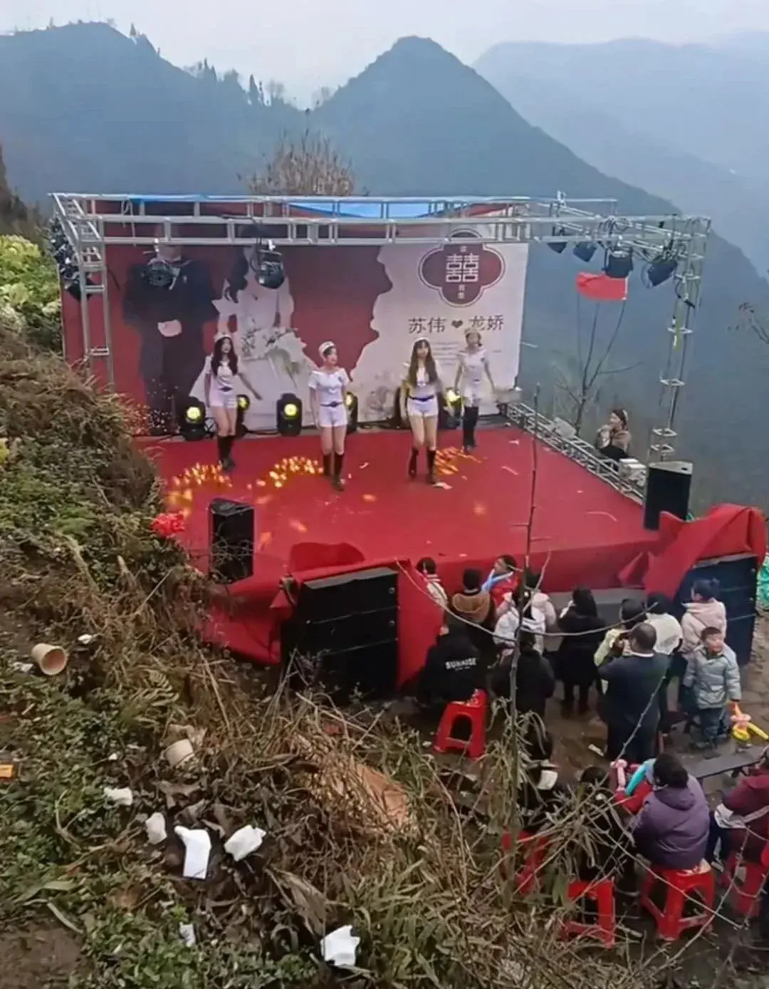 这婚礼举办的胆战心惊啊